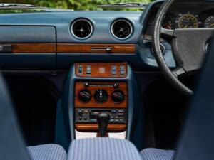 Bild 25/46 von Mercedes-Benz E 280 T (1987)