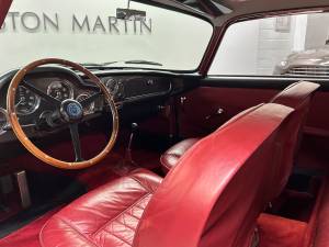 Afbeelding 3/18 van Aston Martin DB 4 (1960)