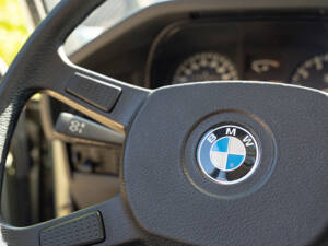 Image 49/63 of BMW 528i (1984)