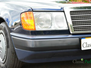 Imagen 45/50 de Mercedes-Benz 200 E (1991)