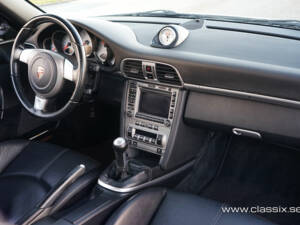 Image 16/25 of Porsche 911 Carrera S (2005)