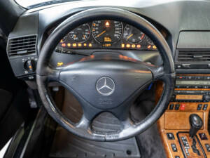 Immagine 9/50 di Mercedes-Benz SL 320 (1998)