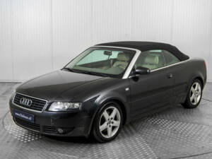 Image 43/50 de Audi A4 2.4 V6 (2004)