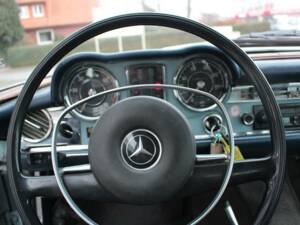 Image 9/13 of Mercedes-Benz 250 S (1967)