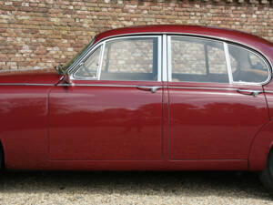 Image 44/50 of Jaguar Mk II 2.4 (1962)