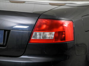 Image 23/50 de Audi A4 2.4 V6 (2004)