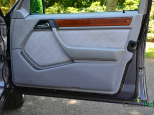 Bild 19/44 von Mercedes-Benz E 280 T (1994)
