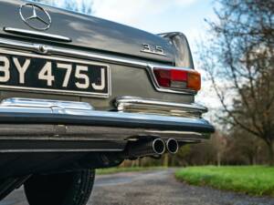 Image 22/50 de Mercedes-Benz 280 SE 3,5 (1971)