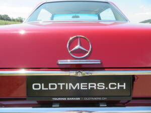 Image 17/19 of Mercedes-Benz 250 CE (1970)