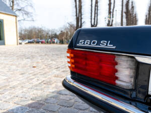 Afbeelding 26/32 van Mercedes-Benz 560 SL (1988)