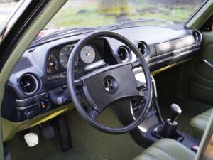 Bild 6/24 von Mercedes-Benz 200 D (1981)