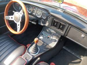 Immagine 7/11 di MG MGB (1975)
