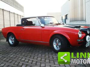 Immagine 2/10 di FIAT 124 Sport Spider (1967)