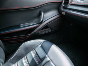 Image 23/50 of Ferrari 458 Italia (2012)