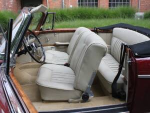 Image 11/14 of Mercedes-Benz 220 SE Cabriolet (1959)