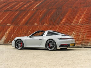 Image 9/33 of Porsche 911 Targa 4S (2021)