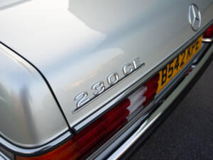 Immagine 28/28 di Mercedes-Benz 230 CE (1984)