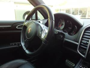 Image 56/98 of Porsche Cayenne S (2010)
