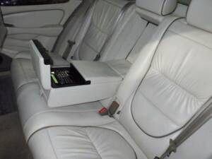 Image 13/25 de Jaguar XJ 8 4.2 (2003)