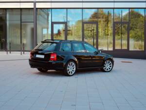 Image 2/13 de Audi RS4 Avant (2001)