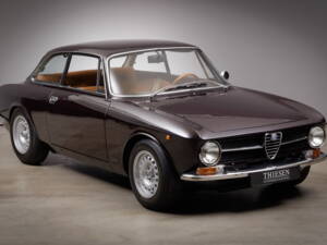 Immagine 4/35 di Alfa Romeo Giulia GT 1300 Junior (1973)