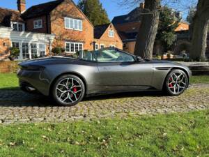 Image 14/40 de Aston Martin DB 11 Volante (2018)