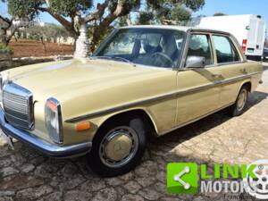 Image 2/10 de Mercedes-Benz 200 D (1975)