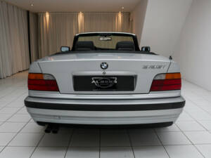 Afbeelding 5/17 van BMW 325i (1994)
