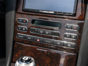 Image 22/31 of Bentley Azure T (2009)