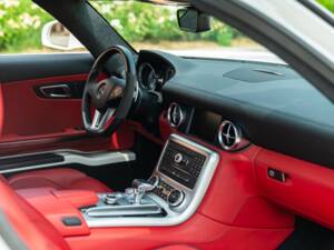 Image 26/50 of Mercedes-Benz SLS AMG (2010)