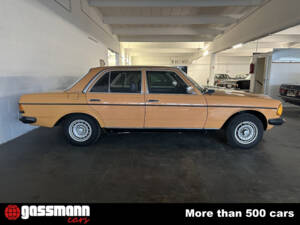 Image 4/15 de Mercedes-Benz 300 D (1977)