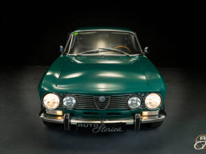 Image 8/20 of Alfa Romeo 2000 GT Veloce (1971)