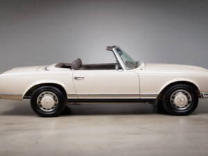 Image 4/37 de Mercedes-Benz 280 SL (1969)