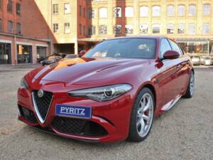 Image 1/19 of Alfa Romeo Giulia Quadrifoglio (2016)