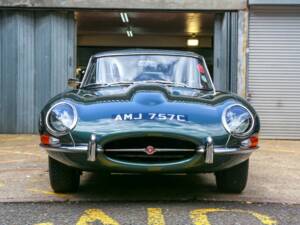 Afbeelding 19/50 van Jaguar E-Type 4.2 (1965)