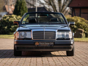 Image 6/44 de Mercedes-Benz 300 CE-24 (1993)