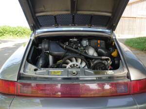 Immagine 22/31 di Porsche 911 Carrera 4 (1989)