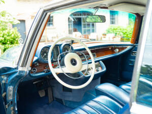 Image 27/48 of Mercedes-Benz 280 SE (1969)