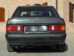 Image 7/45 of Mercedes-Benz 190 E (1989)