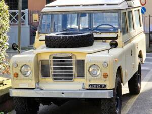 Image 1/22 of Land Rover 109 (1977)
