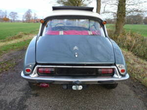Image 3/5 of Citroën ID 19 (1969)