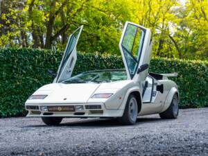 Image 2/20 of Lamborghini Countach 5000 S (1983)