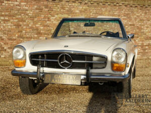 Immagine 5/50 di Mercedes-Benz 280 SL (1970)