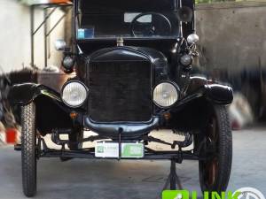 Image 2/10 of Ford Model T Touring (1926)