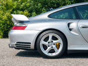 Image 33/80 de Porsche 911 GT2 (2001)