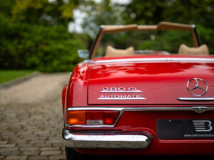 Image 21/54 de Mercedes-Benz 280 SL (1968)