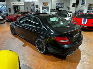 Image 6/38 of Mercedes-Benz C 63 AMG (2013)