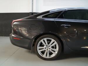 Bild 22/32 von Jaguar XJ 5.0 (2011)