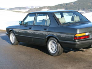 Image 30/65 of BMW 520i (1987)