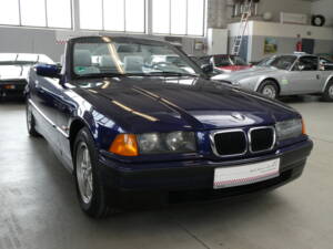 Image 22/36 of BMW 318i (1997)